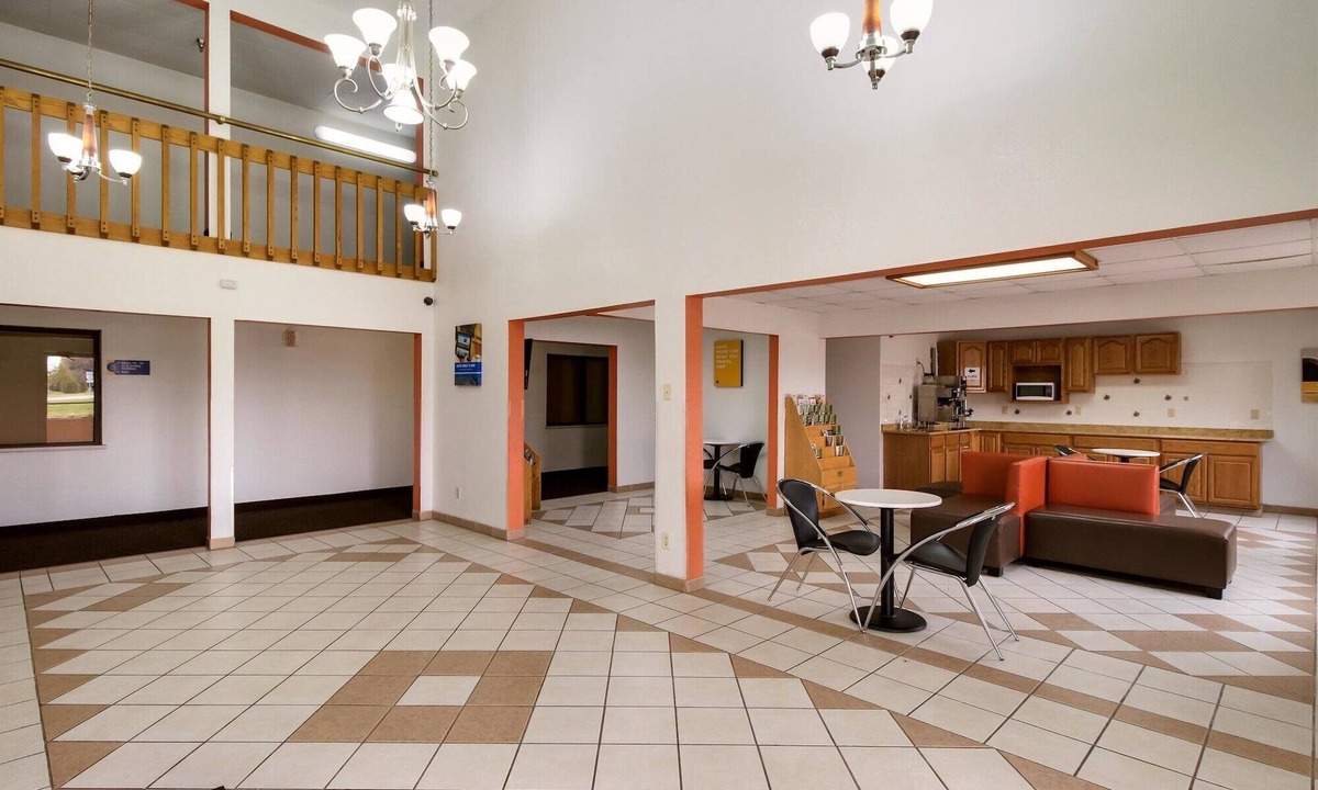 Quad Cities Hotel | Motel 6 Davenport, IA