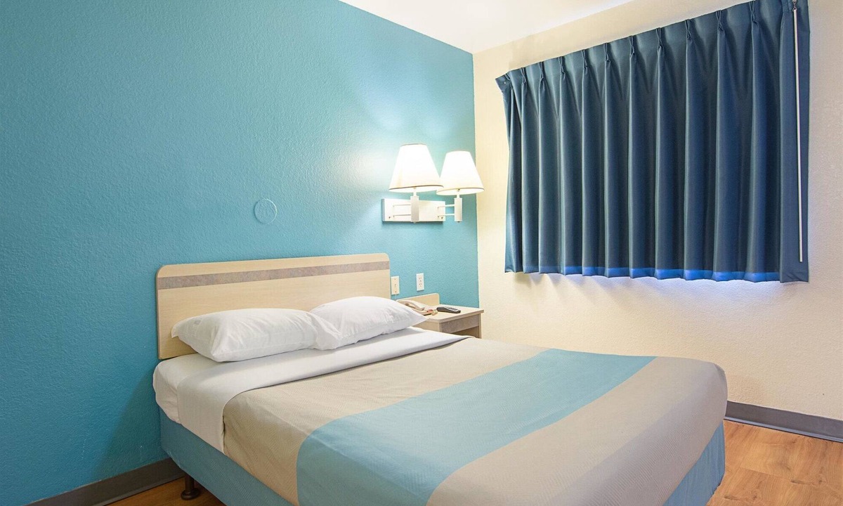 Fredericksburg Hotel | Motel 6 Fredericksburg, VA - North
