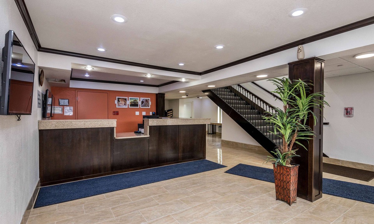 Orange Prairie Hotel | Motel 6 Peoria, IL
