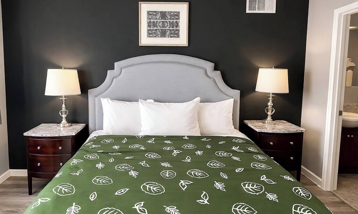 Wildwood Hotel | Motel Edgebrook Chicago North Shore by OYO