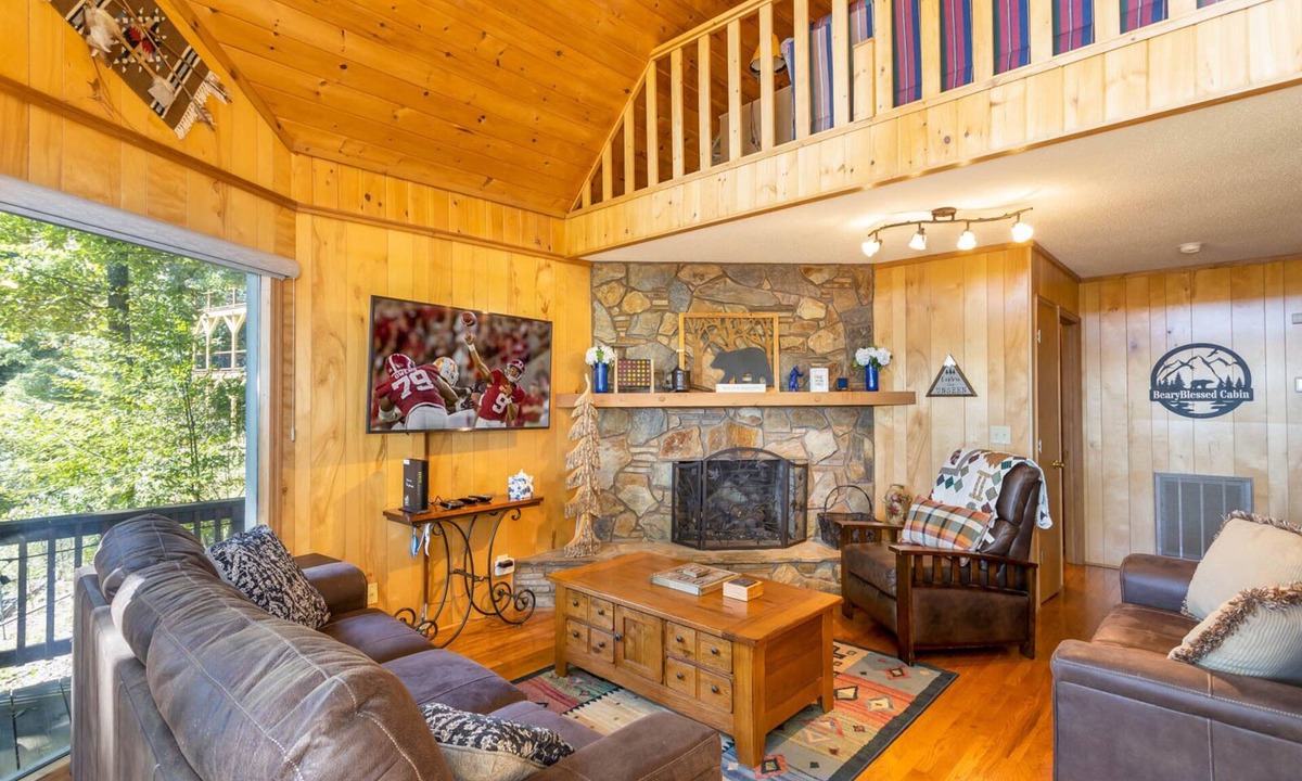 Fleetwood Cabin | Mountain Cabin with Hot Tub & Lake Access