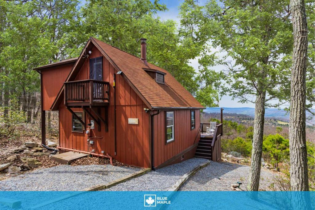 Capon Bridge Ski Chalet | Mountain chalet w hot tub & private balcony