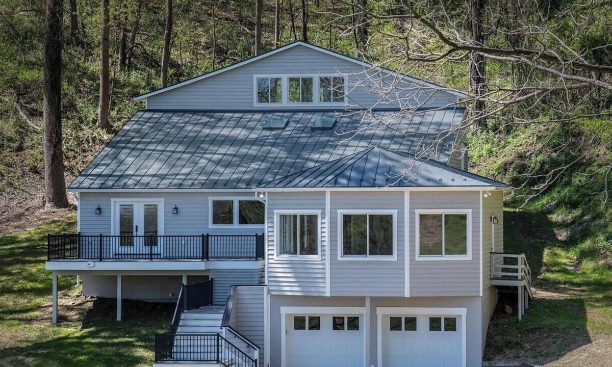 Calverton House | Mountain Retreat 20 Wooded Acres Sauna