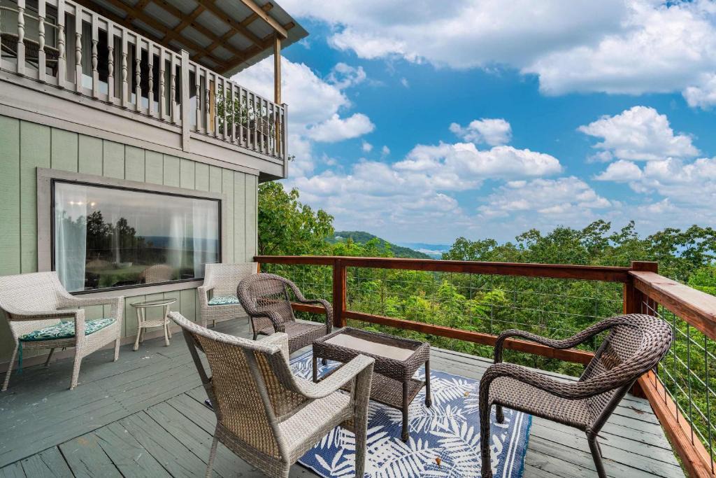 Mentone House | Mountain Retreat Ruby's Roost House