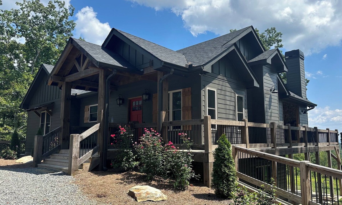 Ellijay House | Mountain Views, Hot Tub, Multiple Fireplaces, Arcades, 15 mins to DT Ellijay!