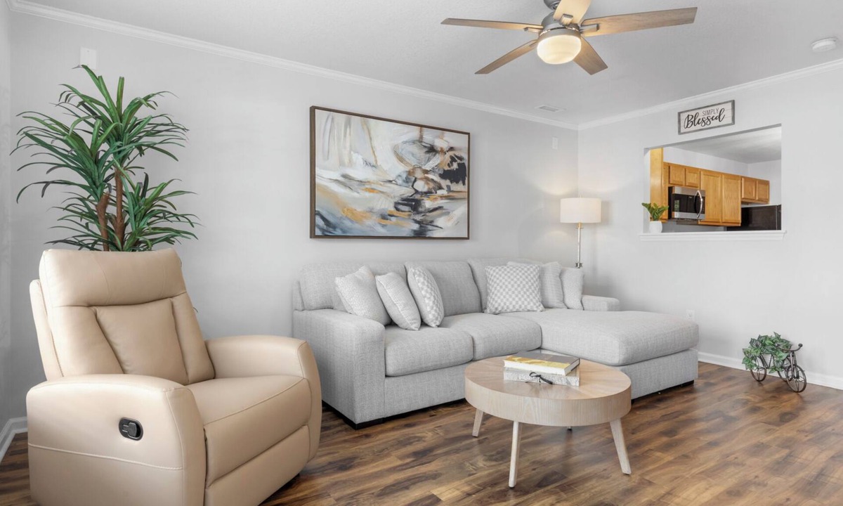 Jacksonville House | Ms. Doris Home · Near Base, Beach and Shops