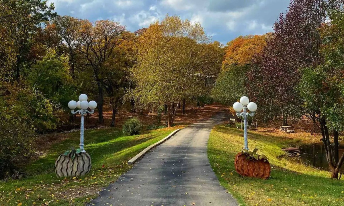 Shawnee Cabin | Ms Lizzie's Vintage Garage