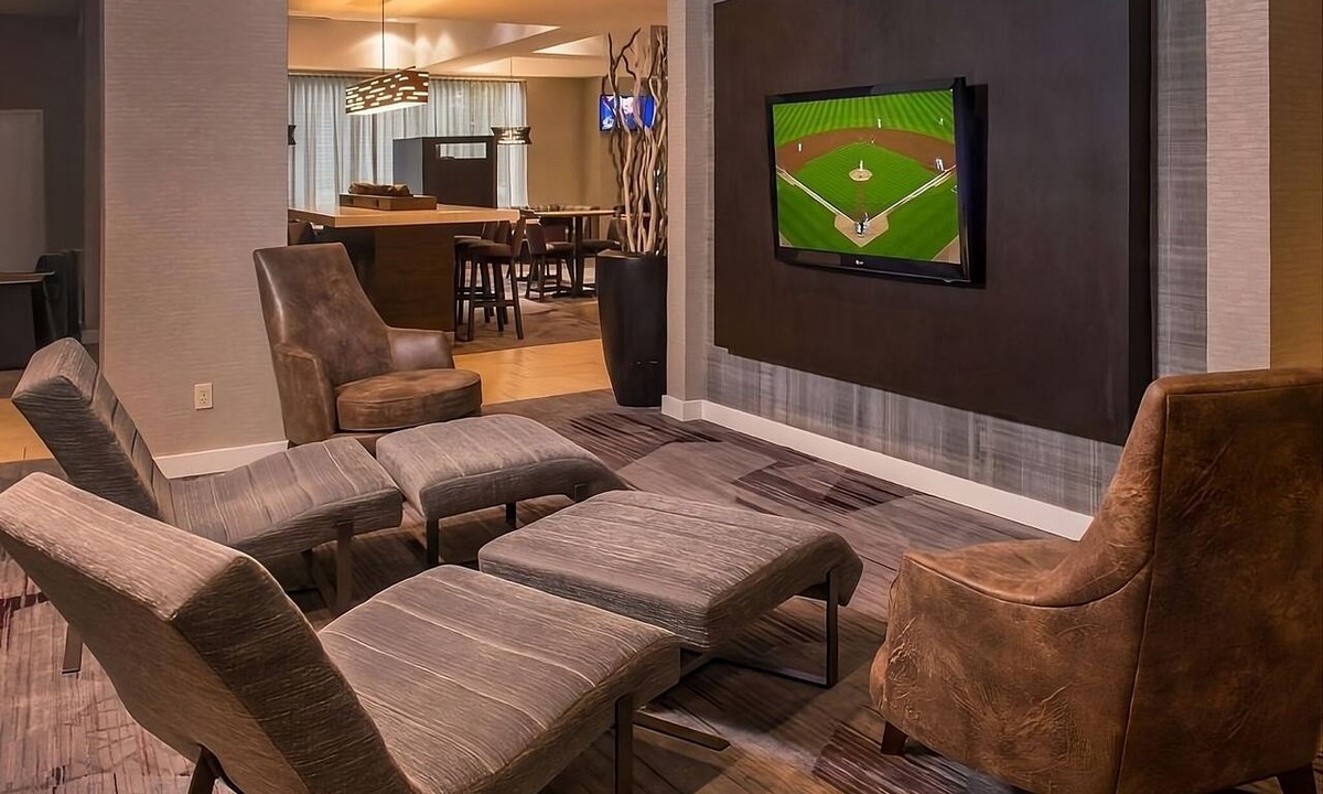 Rosslyn Hotel | Museum & Memorial Tour! Pet-friendly Hotel On-site Parking, Picnic Area