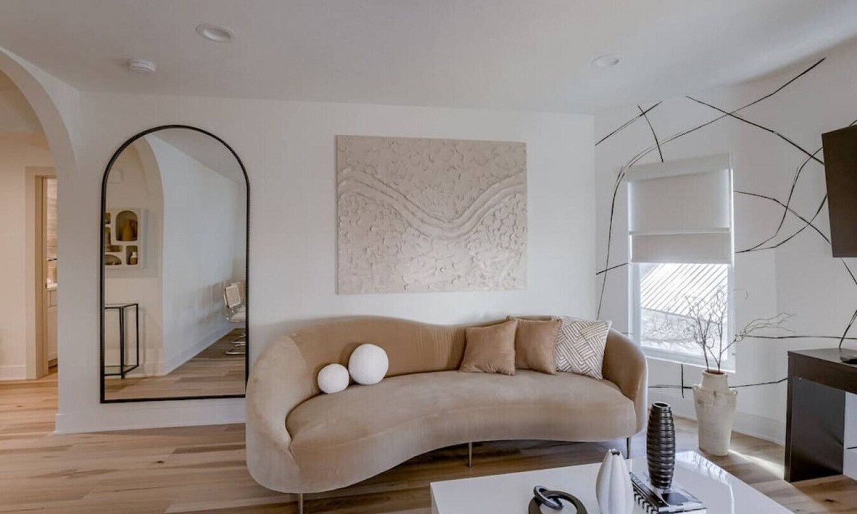 Lincoln House | Natural Organic White Modern Getaway