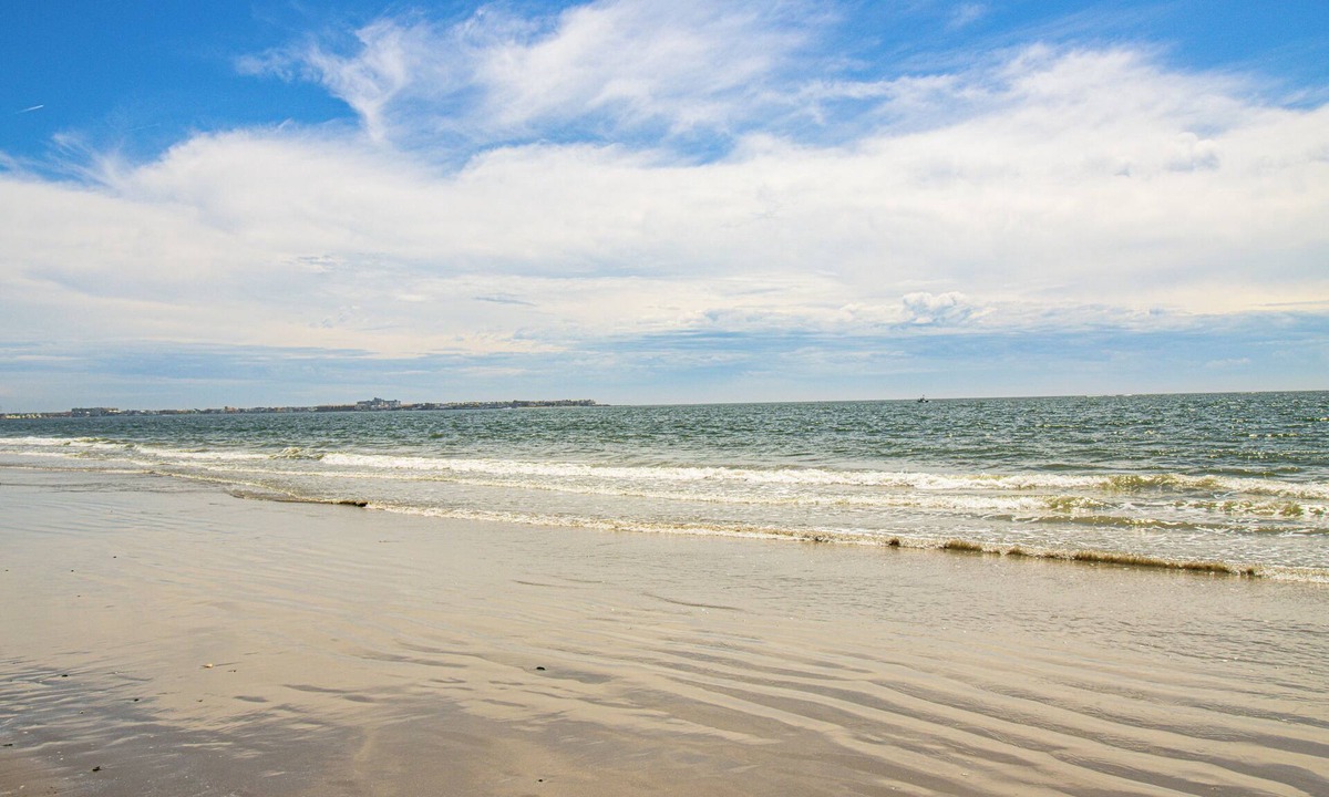 Somers Point Cottage | Near Dog Beach: Somers Point Escape w/Large Yard!