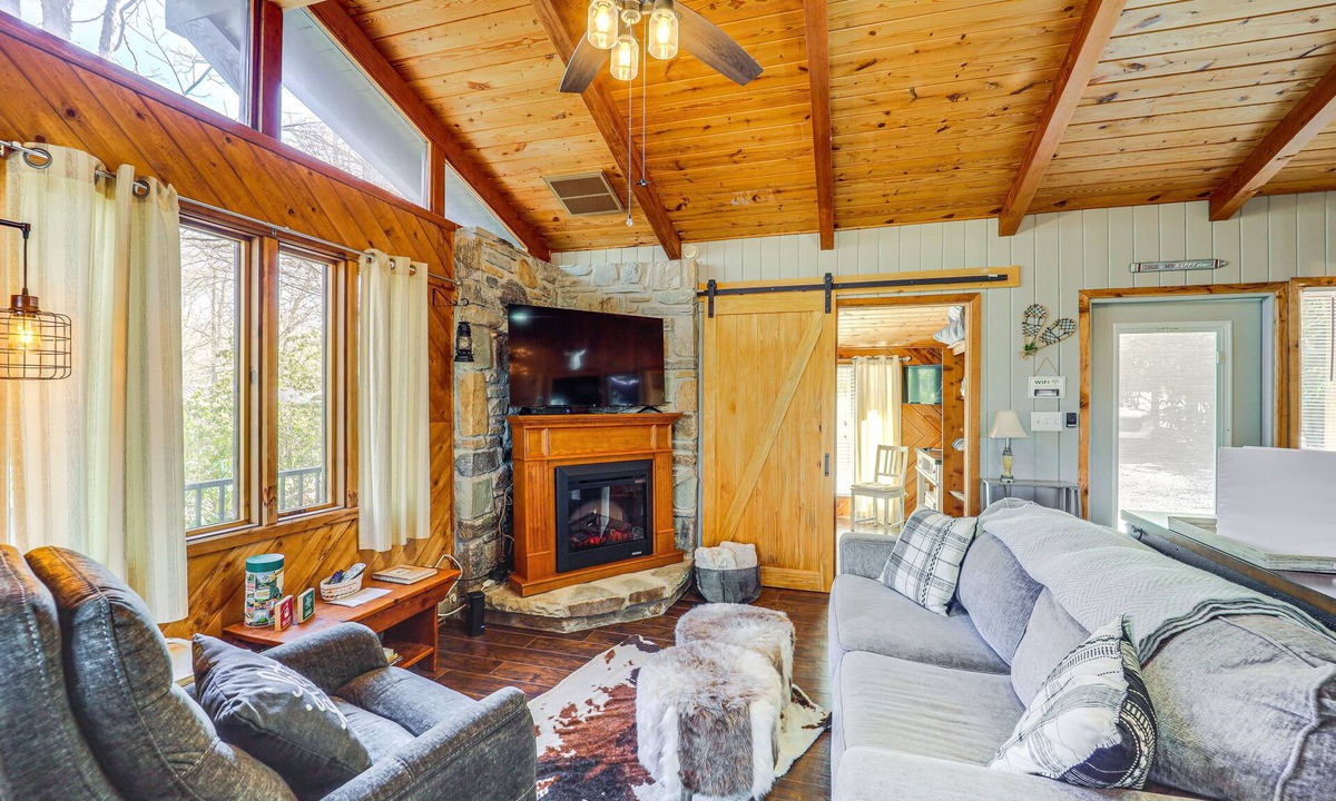 Newland Cabin | Near Lake + Trails: Rustic Newland Cabin w/Deck!