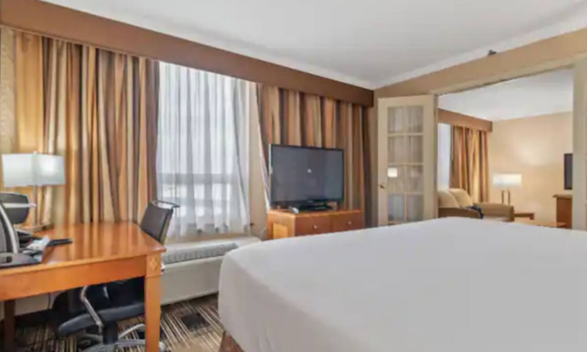 Carteret Apartment | Near NYC Superior King Suite Premium Comfort Workspace