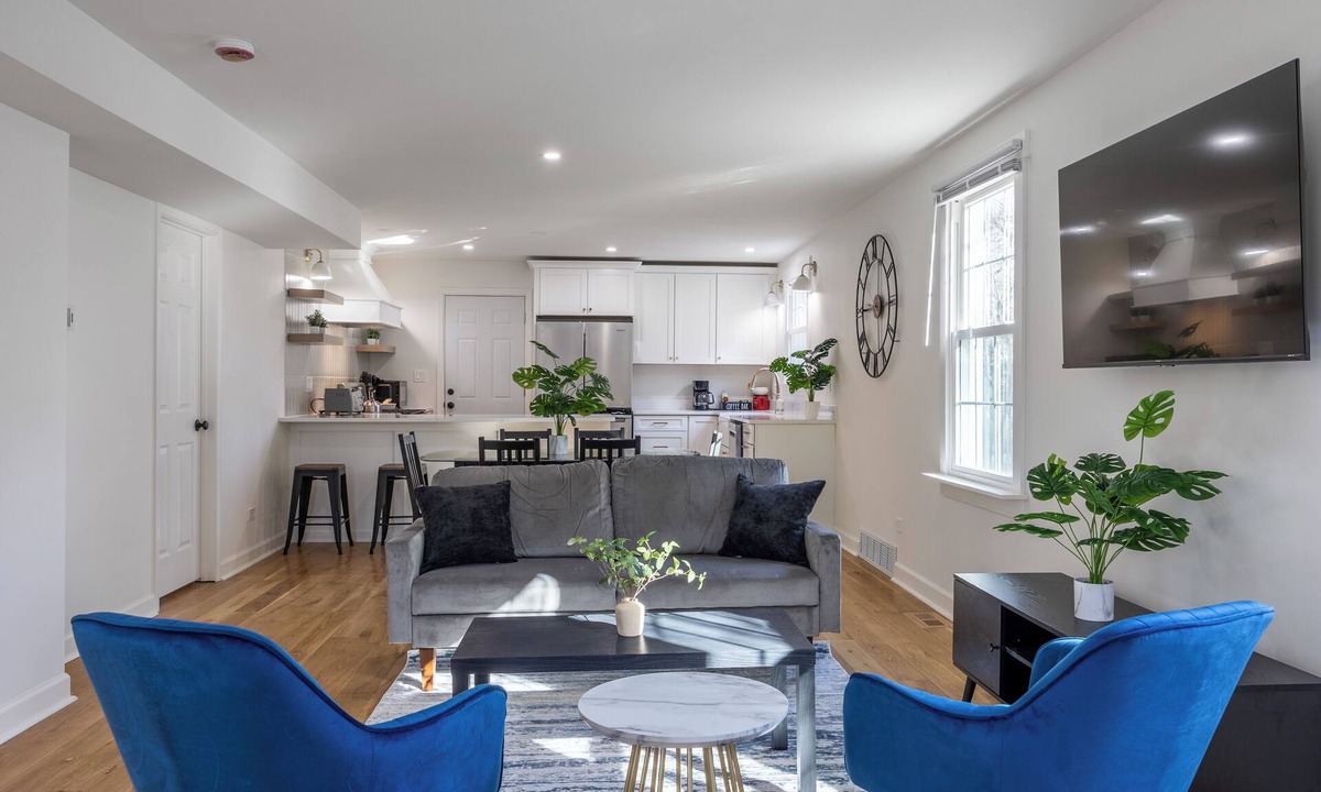 Highland Park House | Near Ravinia and Navy Base, charming 3-bedroom house in peaceful Highland Park