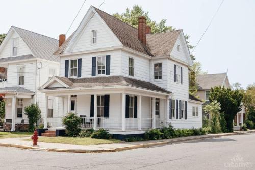 Cambridge House | Near Waterfront, Maryland Renovated Home - Walk to Historic Downtown!