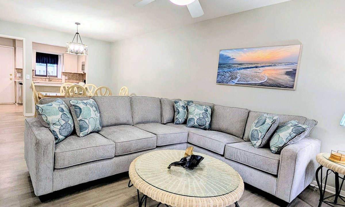 Palmetto Dunes Villa | New! 3 min to beach, close to pool, 1st floor master, pet-friendly.