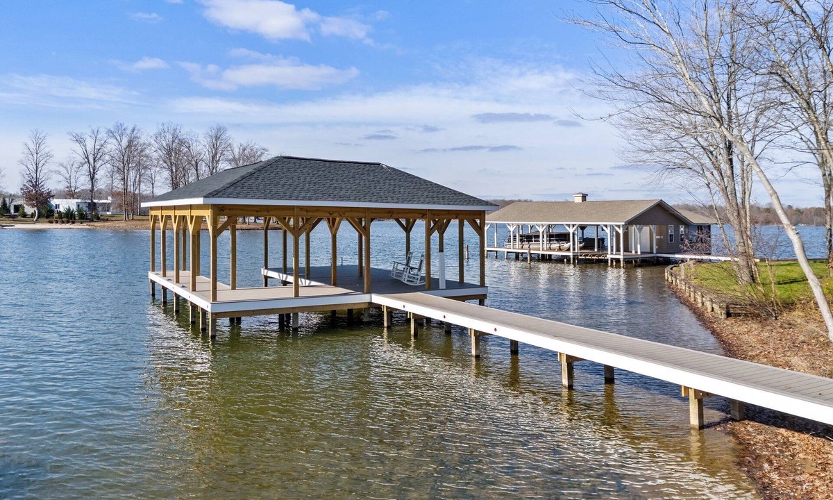 Bumpass House | NEW 6BR Luxury Lakefront Lake Anna Private Boathouse!