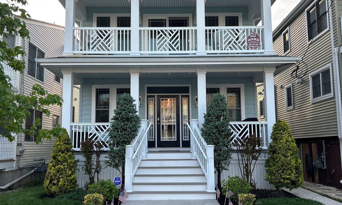 Gold Coast House | New Beach House, 2 Blocks to Beach, only a few weeks left for Summer Rentals!