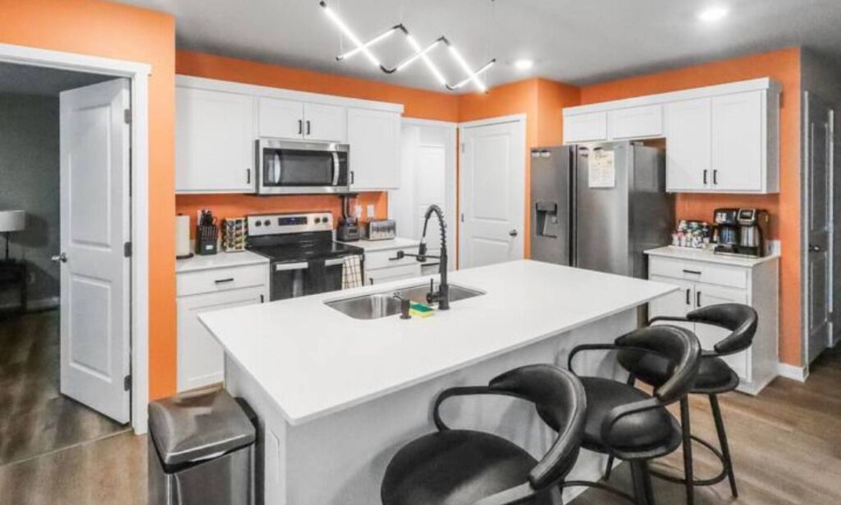 Gretna House | New Build 5BR Near Downtown, Garage, EV Charger, W/D, Pet-Friendly, I-80