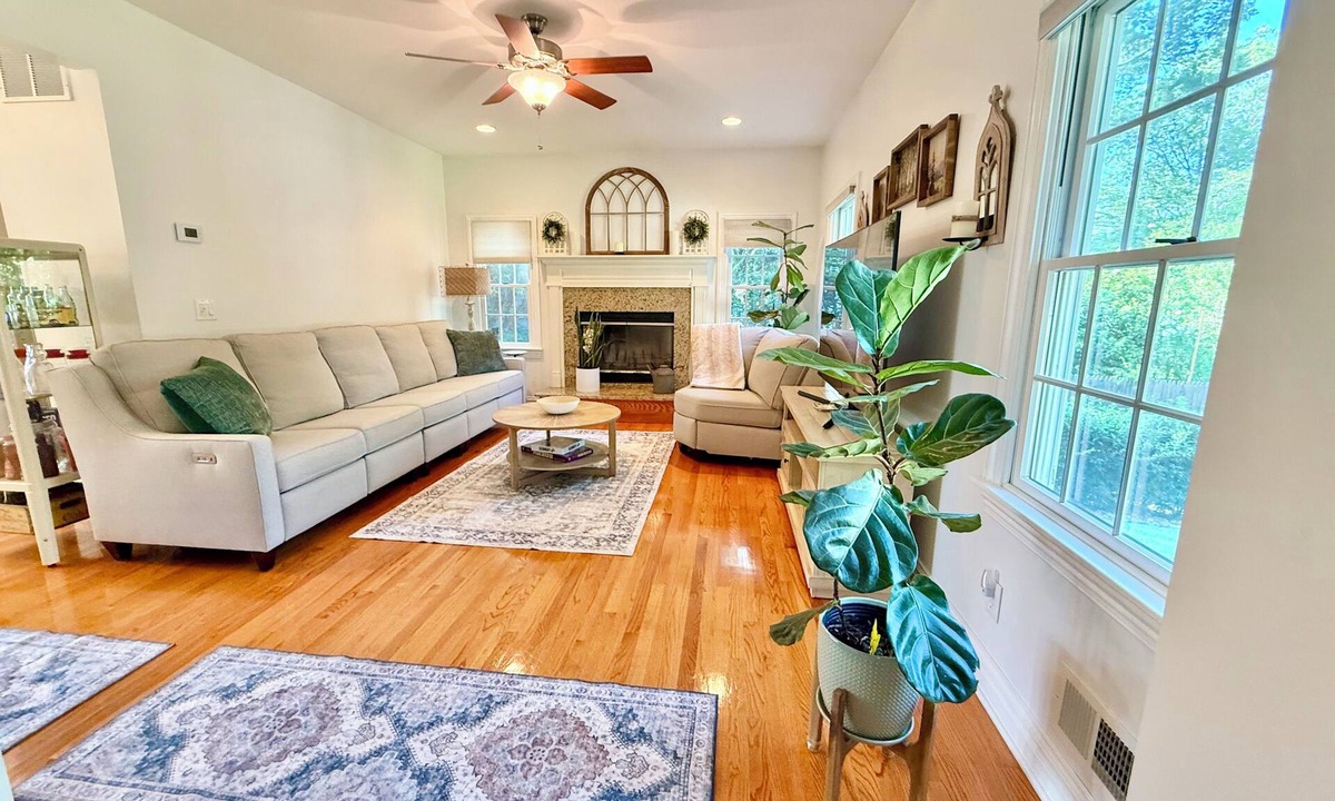 Mountainside House | NEW" Cozy pristine home in Union County NJ, Mins to NYC free coffee, Smart Tvs