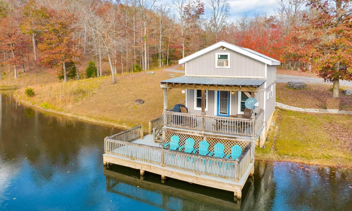 Rising Fawn Cabin | NEW - lakefront fishing cabin - fire pit - 15 min Cloudland Canyon - 30 min Chattanooga