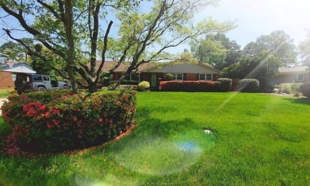 Fayetteville House | NEW LISTING- GARDEN OASIS w/Fresh Garden access + CENTRALLY LOCATED