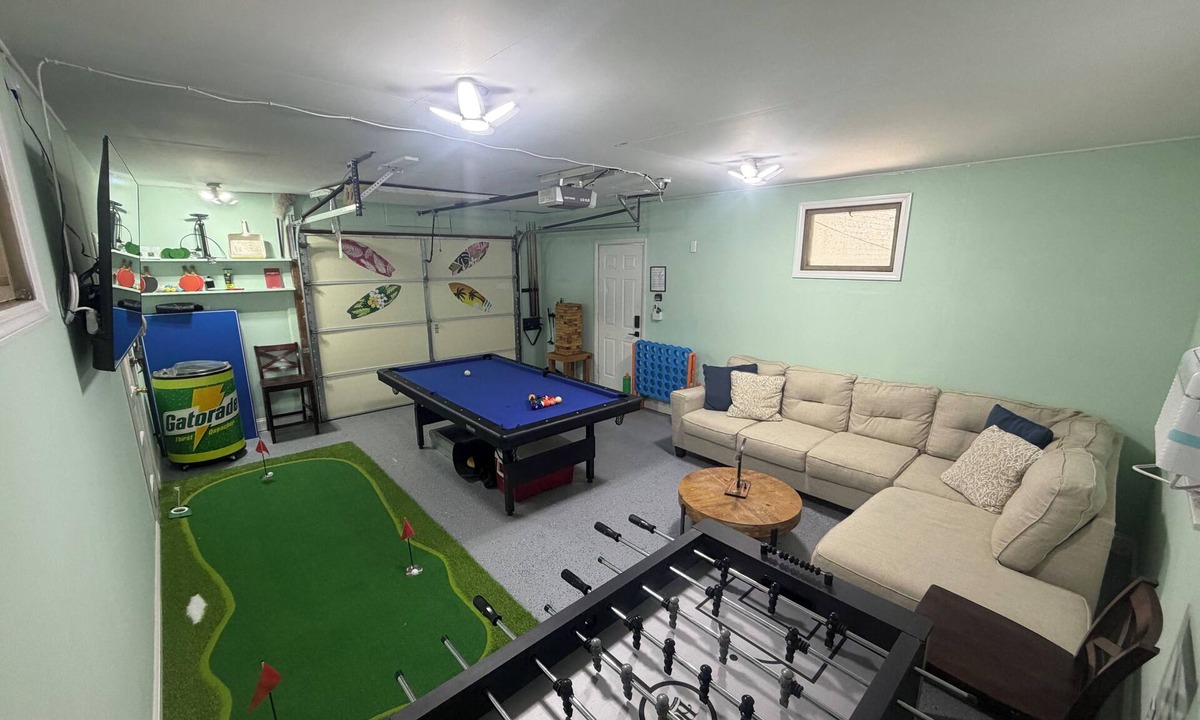 Villas House | New Reno! 5 min walk to beach, Garage Arcade! 3 bedroom/4 bed/2 bath. Must see!