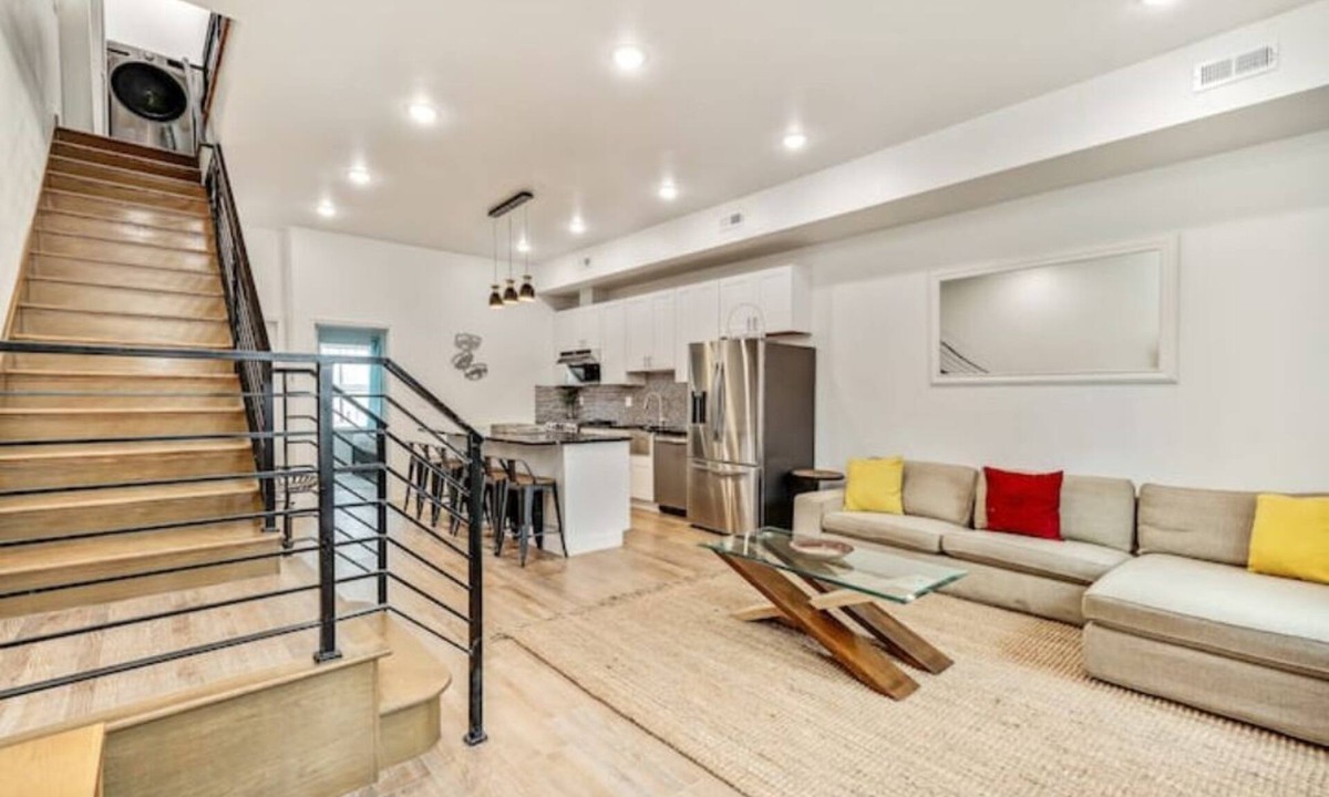 South Philadelphia House | New/Spacious/Roof Deck/South Philly/near The Stadiums