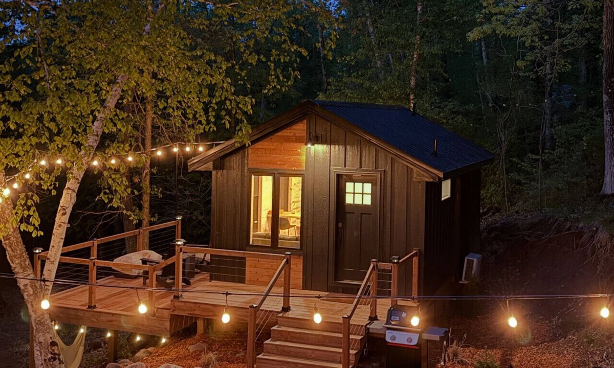 Ironton Apartment | New! Tiny House Couples Retreat, Outdoor Shower