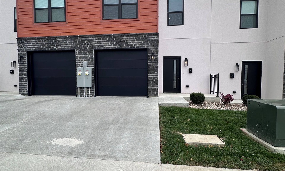 Quincy House | New Townhome in the Q-Town!
