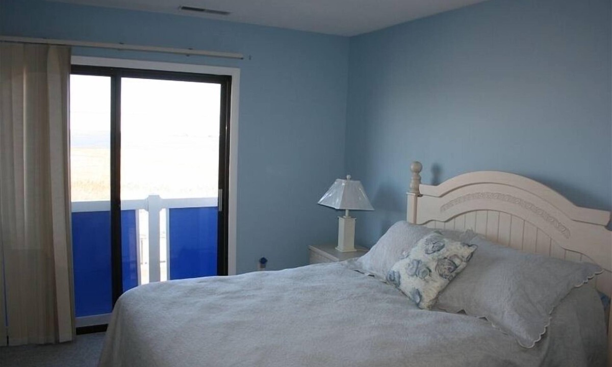 Fenwick Island Condo | Newly Renovated 3 BR 2 Bath Unit Walking Distance to the Beach