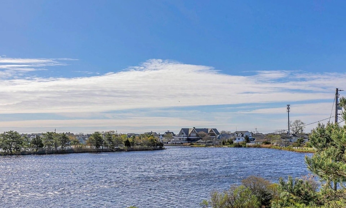 Avon House | Newly renovated home with great views of Twilight lake.