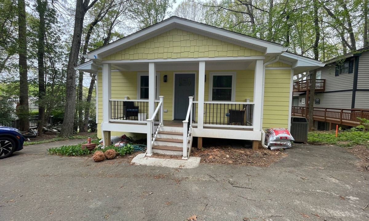 Locust Grove House | Newly Renovated Lakefront Home with Kayaks and Paddleboards