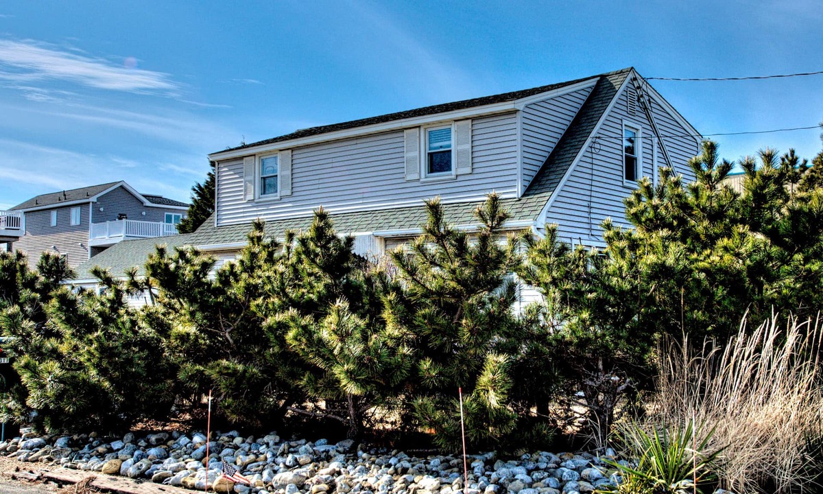 Surf City Apartment | Newly Renovated, Rustic Decor Surf City Apartment.