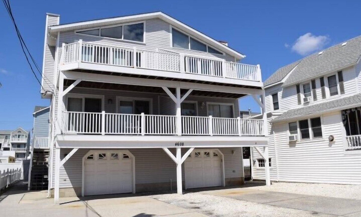 Sea Isle City House | Nice Pleasure Avenue Townhouse