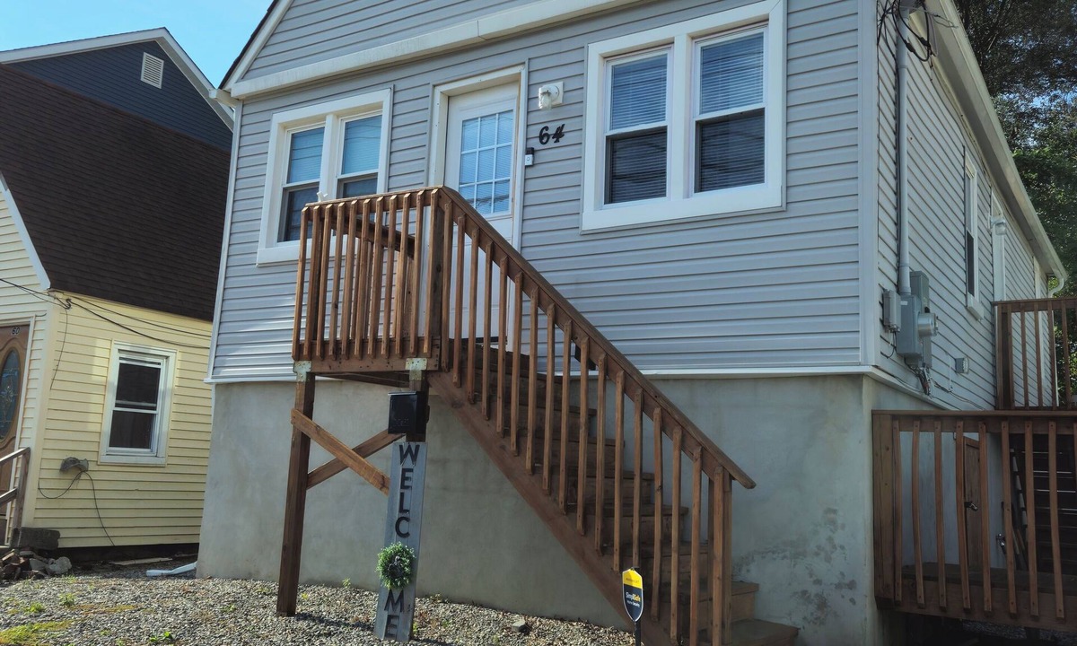 Keansburg House | NJ Beach House/Walk to Beach/Private yard