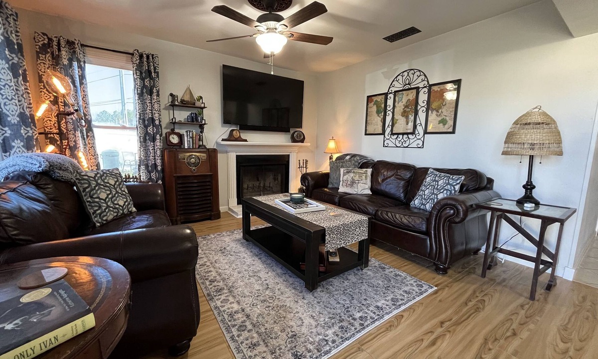 Huntsville Apartment | No chores!/6 guests/⬇️stairs/🦮🐈/WI-FI/easy access/grill