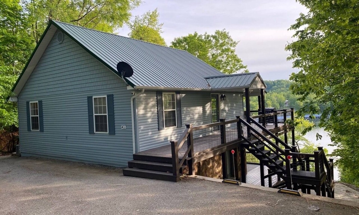 Jacksboro House | NORRIS LAKE FRONT RENTALS: LOLA'S LAKE HOUSE LAKEFRONT WITH PRIVATE DOCK
