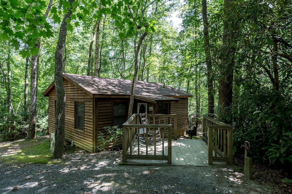 Springmaid Mountain Cabin | North Carolina Pet-Friendly Cabin Rental for Romantic Getaways to the Mountains