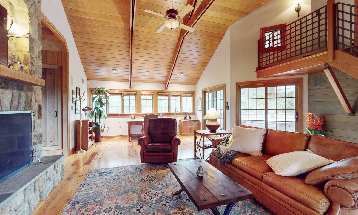 Travilah Apartment | North Potomac escape with balcony, pool, streaming, full kitchen, W/D, & AC