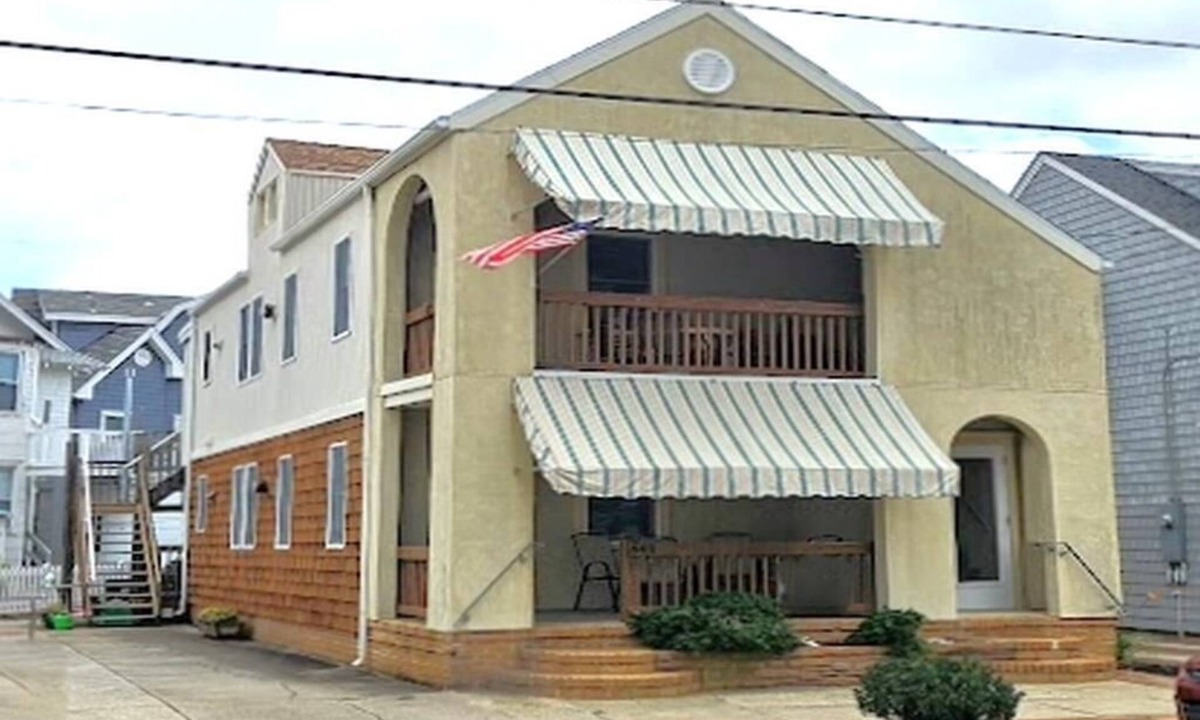 Gardens House | Northend 3 Bedroom, 2nd Floor Rental – Walk to Beach & Boardwalk!