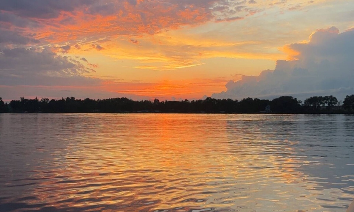 Lake City Cottage | Now booking summer! Lakeside retreat on Clear Lake