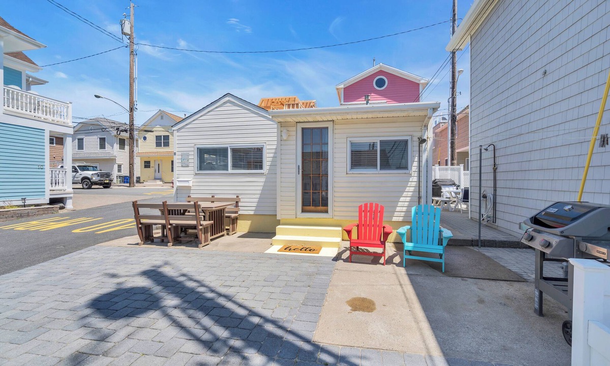 Ocean Beach I House | Ocean Beach 1: Charming 2 Bedroom 1 Bath, Steps To The Beach Home
