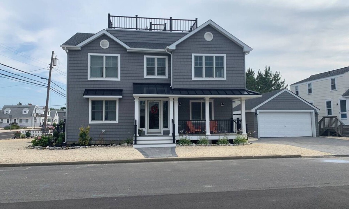 Beach Haven Park House | Ocean Block Spacious 5-bedroom house with central AC, Six Houses to Beach!
