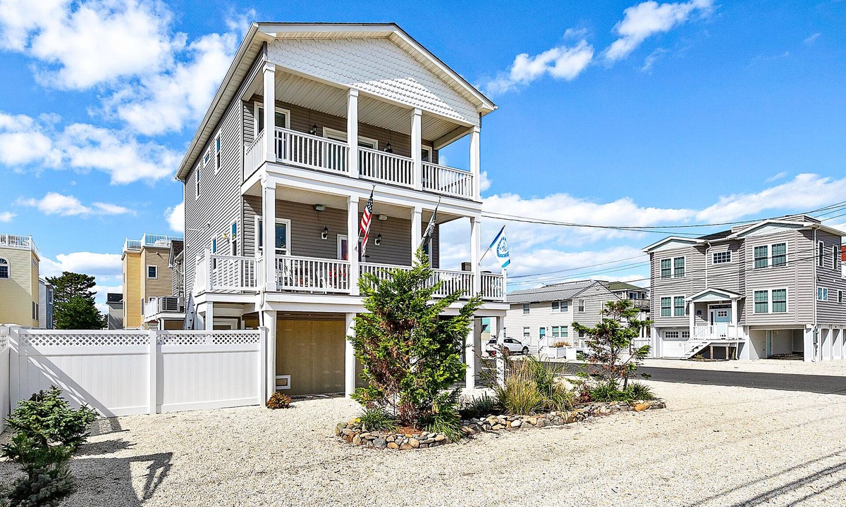 Holgate House | Ocean Views, Great Location One Block to the Beach - One Week Left: August 22-29