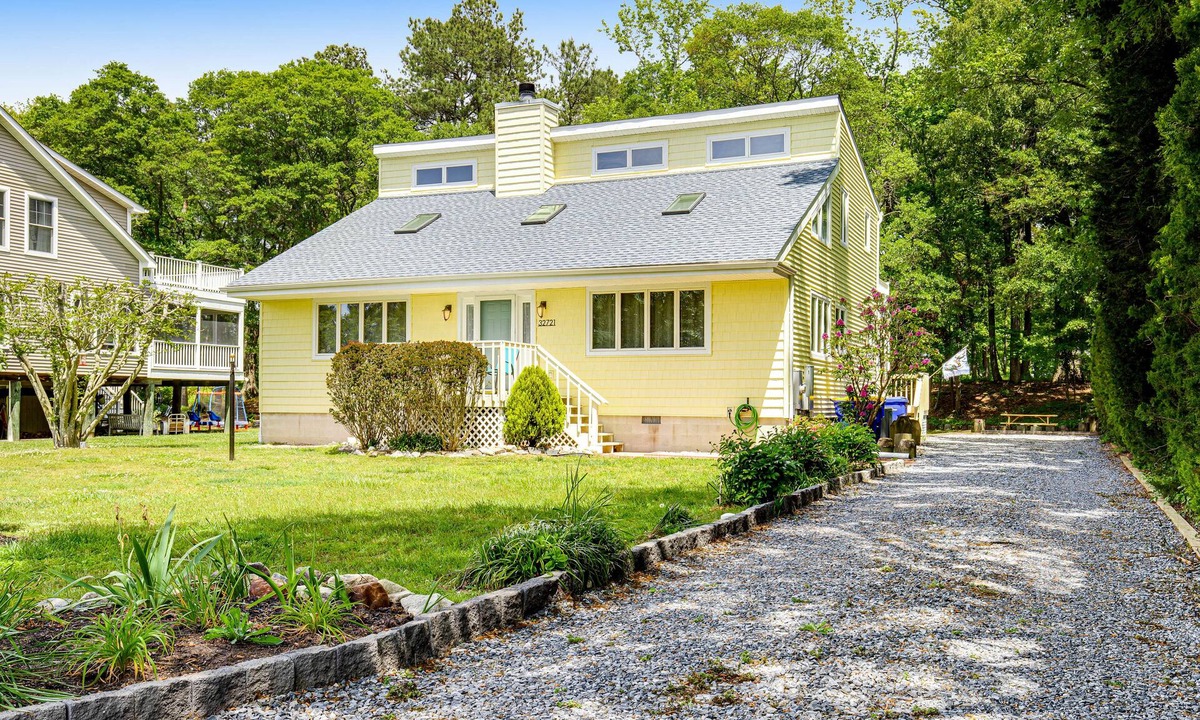 Ocean View House | Ocean Way Estates retreat with large upper deck & enclosed patio - dog-friendly