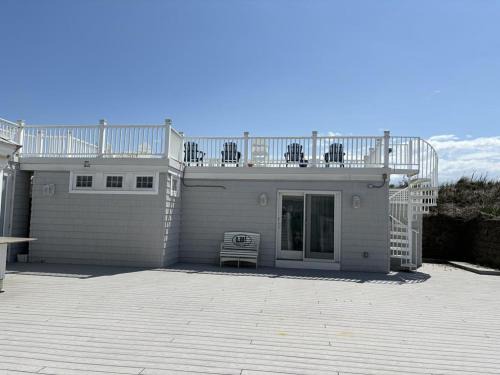 Ship Bottom House | Oceanfront Adorable Cottage! Perfect For A Couple Or Small Family Of 4!