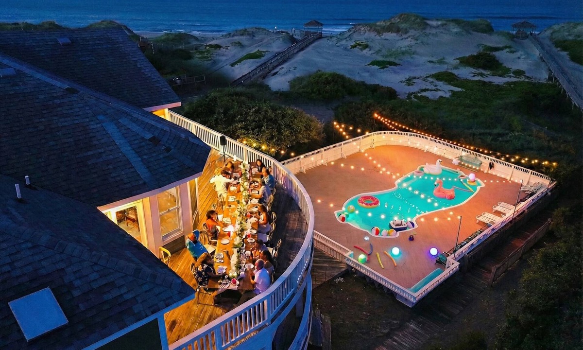 Corolla House | Oceanfront Estate | Sleeps 102 | Weddings & Events | 46BR Corolla 4x4 OBX