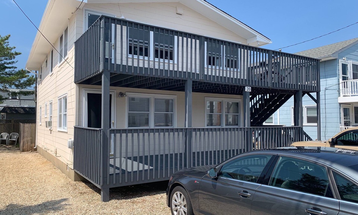 The Dunes House | Oceanside Duplex, 7 houses to beach; 2nd floor