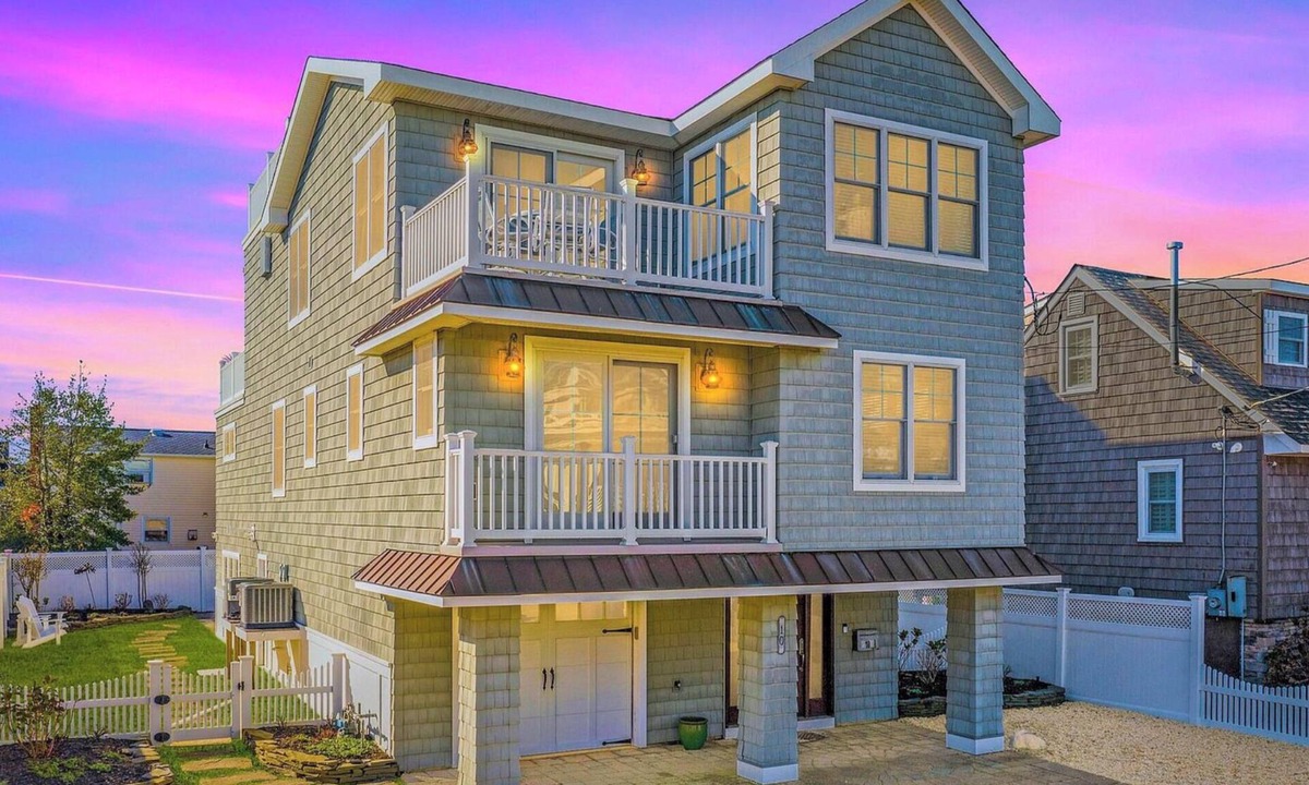 North Beach Haven House | Oceanside fully remodeled home with new furniture. Only 4 houses to the beach!