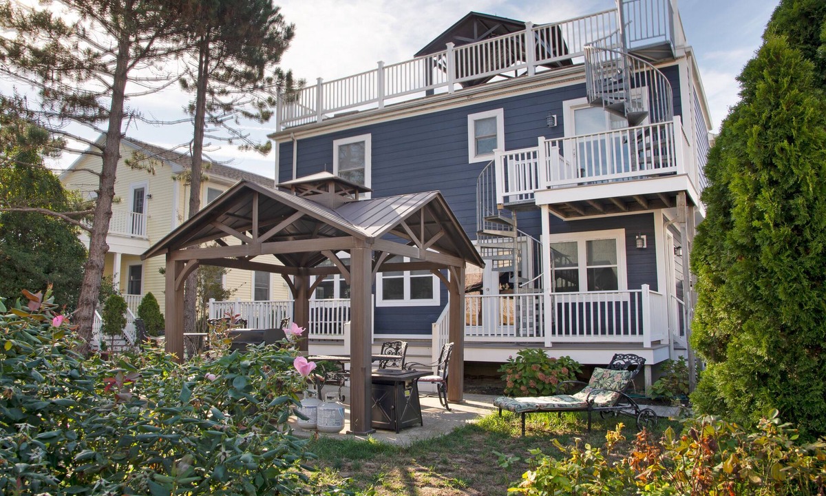 Dewey Beach House | Oceanside Multi Family - Steps to Beach - Roof Top Deck & Amazing Outdoor Space